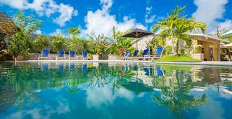 Kokomo Botanical Resort - Caribbean Family Cottages - Providenciales - Piscina