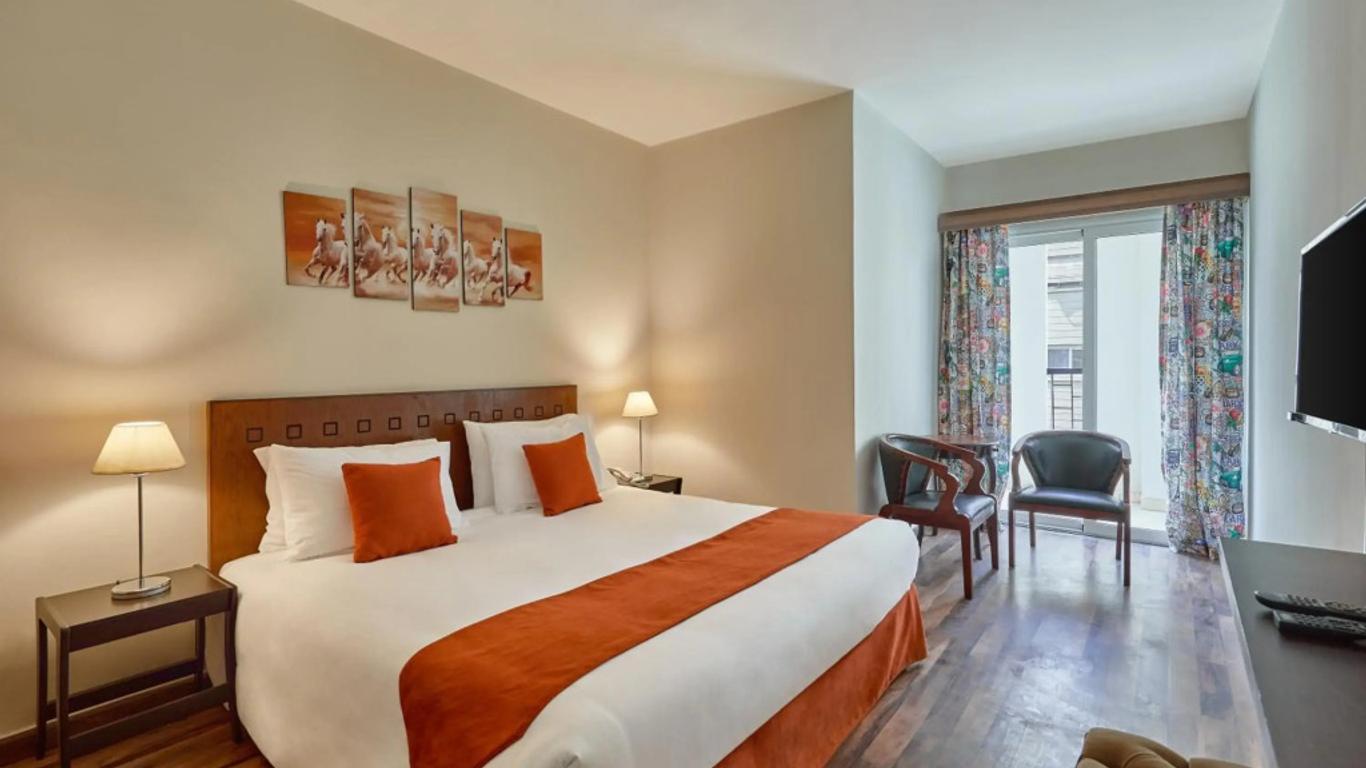 Golden Carven Hotel