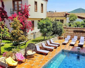 Sezgin Boutique Hotel - Kusadasi - Pool