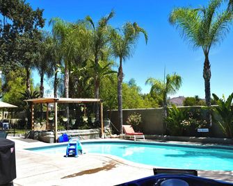 La Casita Poolside Retreat - Lake Elsinore - Pool
