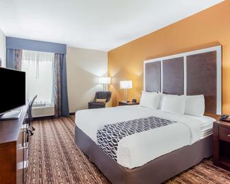 La Quinta Inn & Suites by Wyndham Gonzales TX - Gonzales - Bedroom