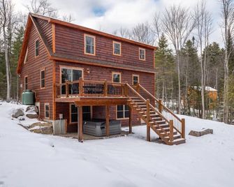 Mountain Chalet with hot tub and game room - Bethel - Building