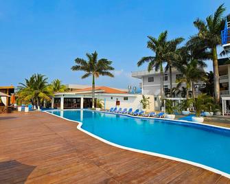 Hotel Partenon Beach - La Ceiba - Pool