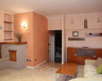 Lake Garda Holiday Home With Panoramic Views, 5km From Peschiera Del Garda - Pozzolengo - Soggiorno