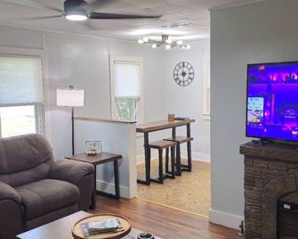 Mena Vacation House - Mena - Living room