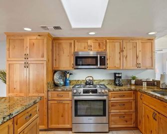Pvt Pool & Spa 3br Sleeps 8 Retreat Near San Diego - Lakeside - Cocina