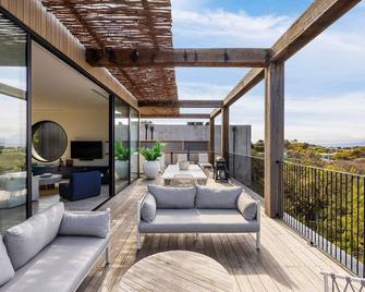 Santorini Blue Sorrento with heated spa and stunning views - Sorrento - Balcony