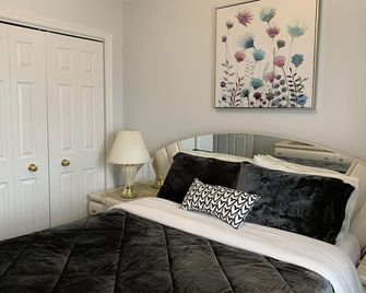 Susan's Villa - Niagara Falls - Bedroom