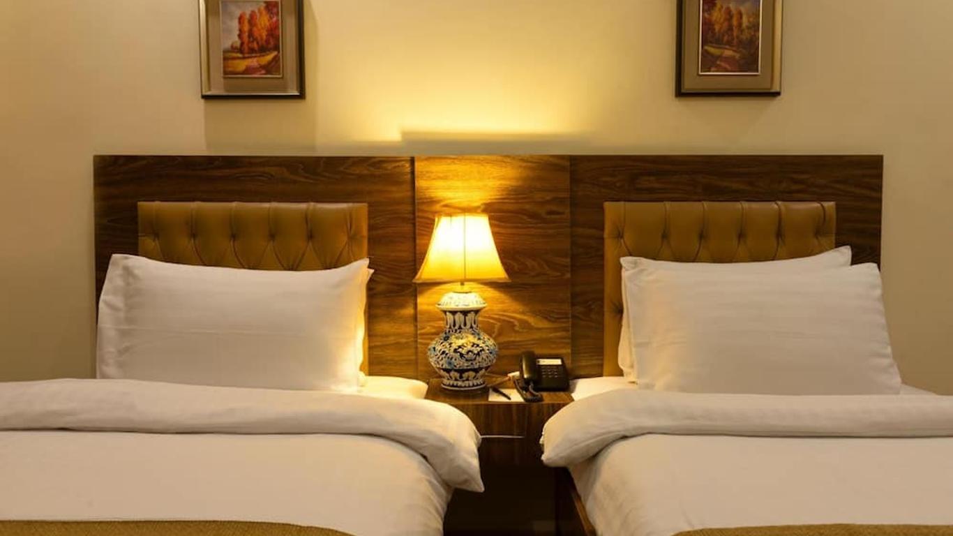 هوتل وان لالازار مولتان