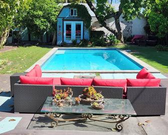 Cozy apartment with pool, WiFi and AC in trendy part of Los Angeles - Los Angeles - Pool