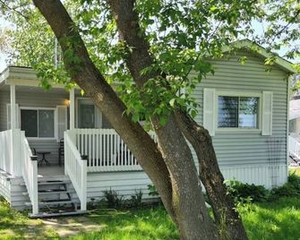 Lovely chalet with SPA - Farnham - Edificio