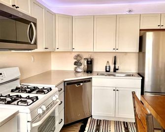 Cozy Sylvan Lake Cabin with Loft & Stunning Lake Views! - Rome City - Cocina