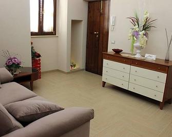 B&B LA Volta - Montescaglioso - Sala de estar