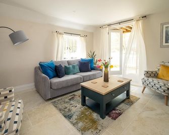 Boat Shelter Cottage - Thorpeness - Living room