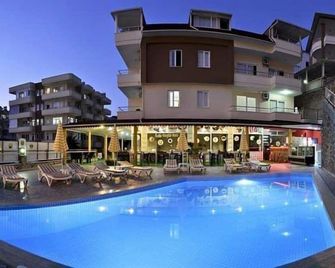 Ali Unal Apart Otel - אבסלאר - בריכה