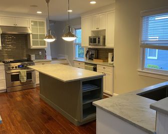 Beautiful, Family Friendly Bradley Beach Home 1.5 Blocks From The Beach! - Bradley Beach - Кухня