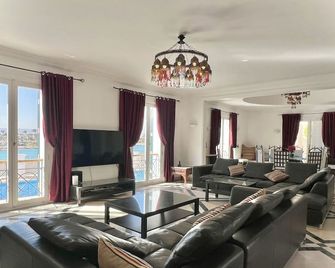 Hill Villa Venezia El Gouna: pool, beach & WiFi - El Gouna - Huiskamer