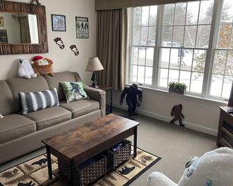 Unique Yeti-Theme Ski On Off Suite Jiminy-Sleeps 4 - Hancock - Sala de estar