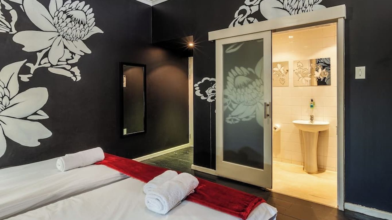 Daddy Long Legs Art Hotel