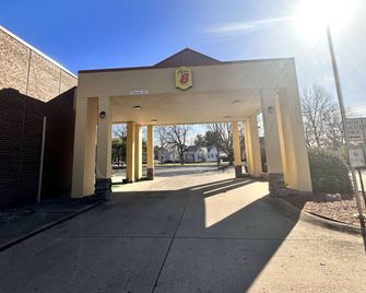 Super 8 by Wyndham Harrison OH - Harrison - Gebäude