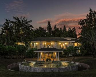 Private Elegant Eco-Lodge with 10 private suites all to yourself - Kapaau - Edificio
