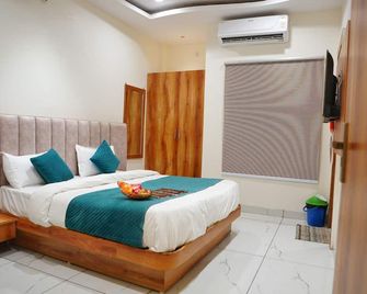 Hotel Venzaa Vijay Nagar - Indore - Makuuhuone