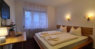 Hotel Lamm - Stuttgart - Yatak Odası