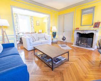 Le Clos des Tilleuls - Gite 10 people - Francueil - Sala de estar