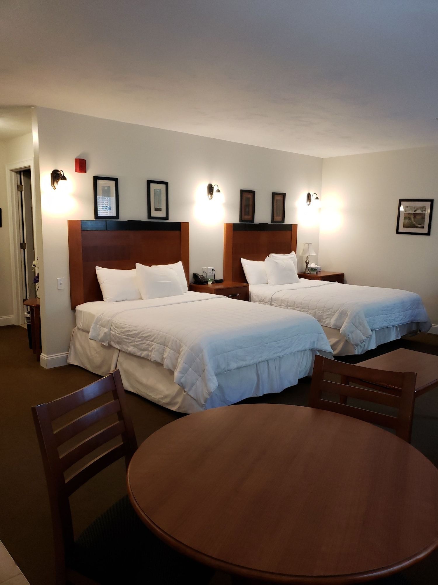 Crescent Suites Hotel - Waltham - Спальня