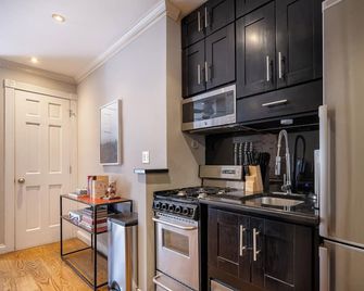 Cozy Three Bedroom on Little Italys Mulberry Street! - New York - Kitchen