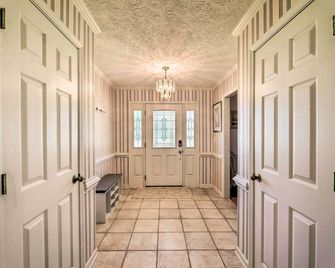 Pine Knoll Shores Getaway - Walk to Beach! - Pine Knoll Shores - Hallway