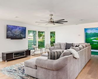 Luxury Home on Golf Course, Onsite Golf Cart Rental - Salado - Sala de estar