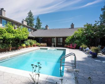 Sunshine Lodge Inn - Gibsons - Zwembad