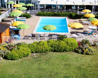 ibis Styles Marseille Provence Aéroport - Vitrolles - Pool