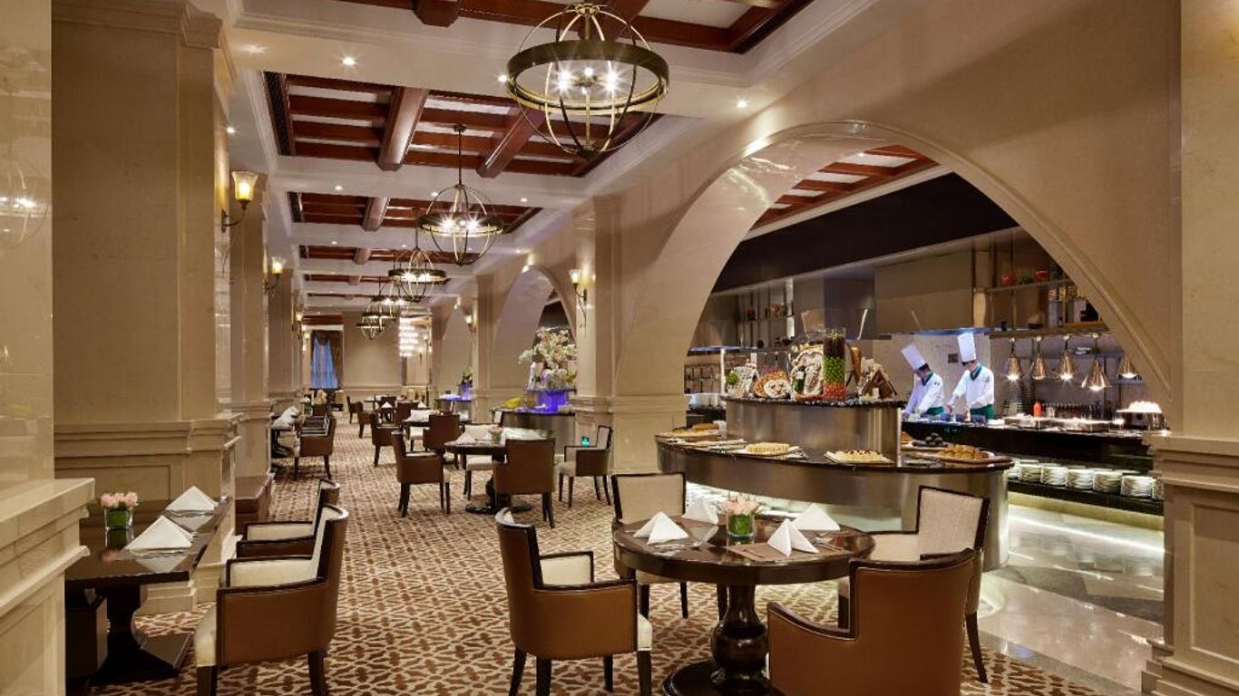 Yin Run Jin Jiang Castle Hotel