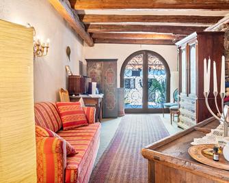 Biobauernhof Toellerhof - Algund - Wohnzimmer