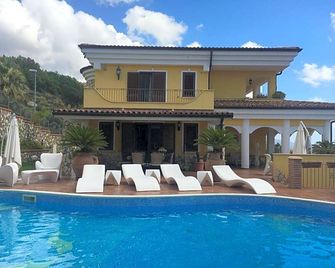 Villa Fontana Saia - Paula - Piscina