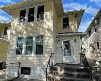 Entire Cozy 1BR Apartment in heart of Queens L - Queens - Building