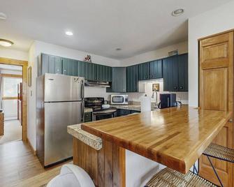 Cozy home w/ wood fireplace, near town - mountain views - Frisco - Cocina