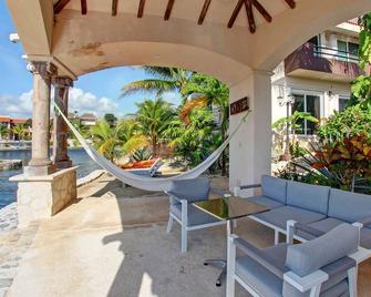 Bellmare Condo 2 Bedroom Front Laguna - Puerto Aventuras - Patio