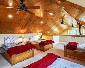 Grey Goose Farm - Private home on 50 acres: views, swimming pond, and so much more! - Morrisville - Habitación