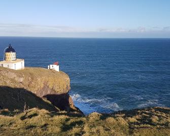 Charming refurbished cottage with sea view and lovely garden - Eyemouth - Beach