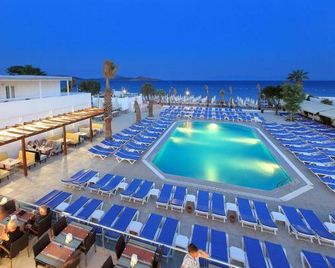 Petunya Beach Resort - בודרום - בריכה