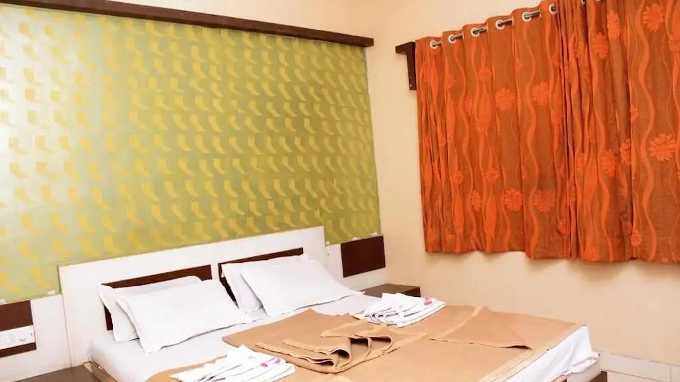 Hotel Sai Varsha