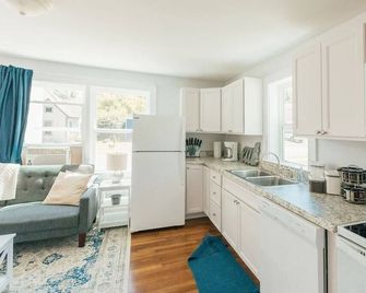 Functional Apartment Near Downtown Bristol - Bristol - Kitchen