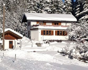 Mountain view and nature feeling, vacation home 120 sqm with garden. - Wildsteig - Building
