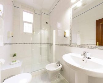 Hotel Gran Avenida - Coria del Río - Baño