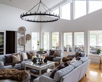 Exclusive house with private boathouse - Nösund - Huiskamer