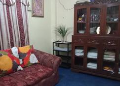 Vacation rental, in the heart of Bacolod City Philippines close to SM Mall, - Bacolod - Pokój dzienny
