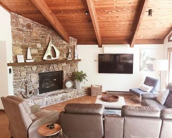 In The Heart Of Sister Bay!!! - Sister Bay - Living room